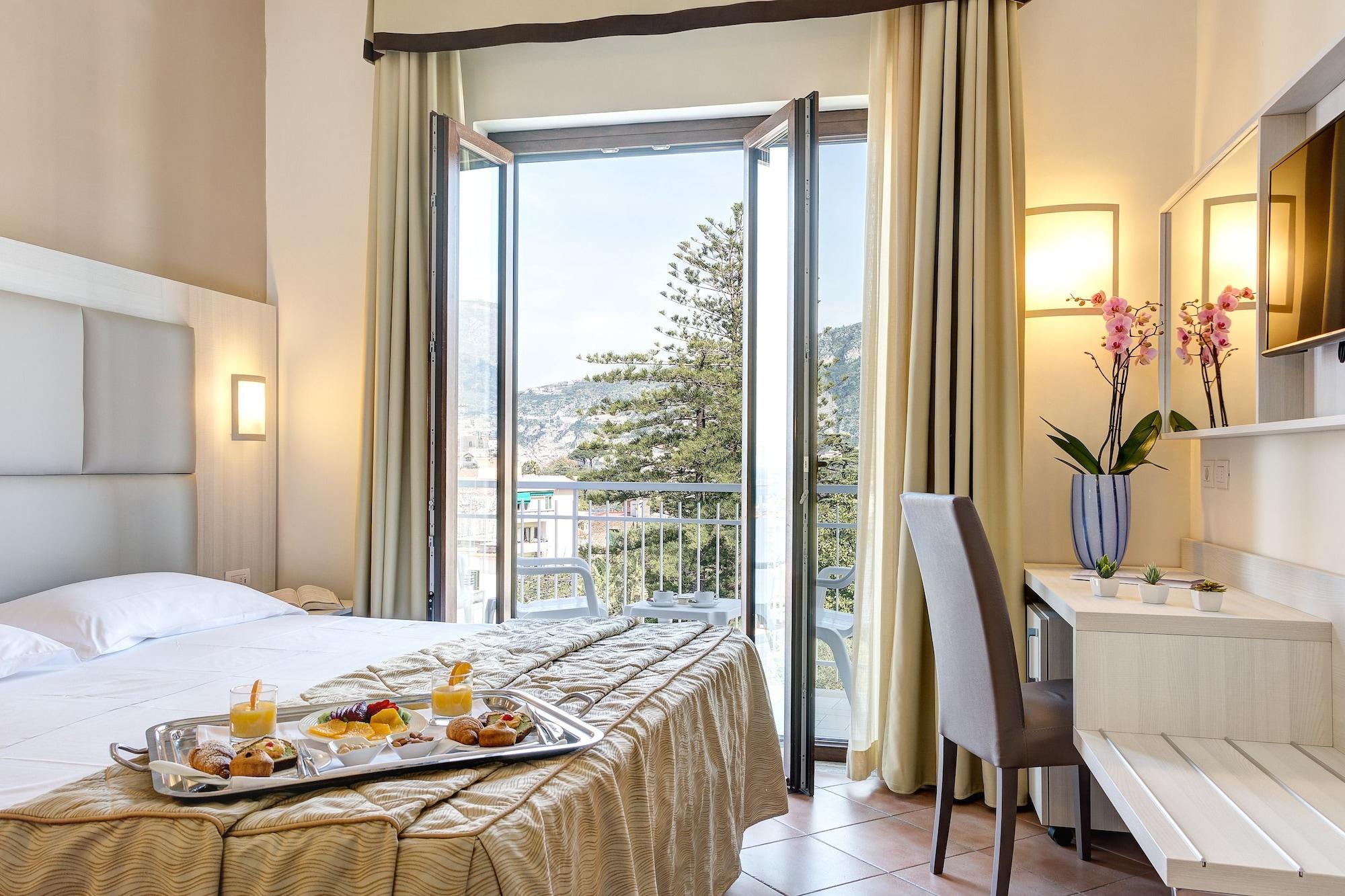 Hotel Caravel Sant'Agnello Bagian luar foto
