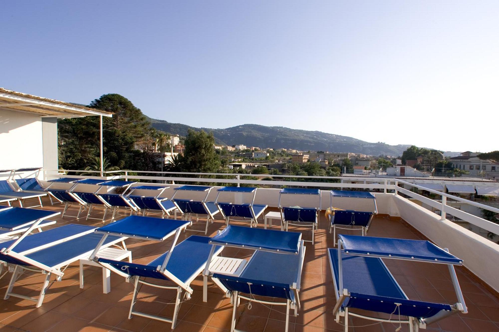 Hotel Caravel Sant'Agnello Bagian luar foto