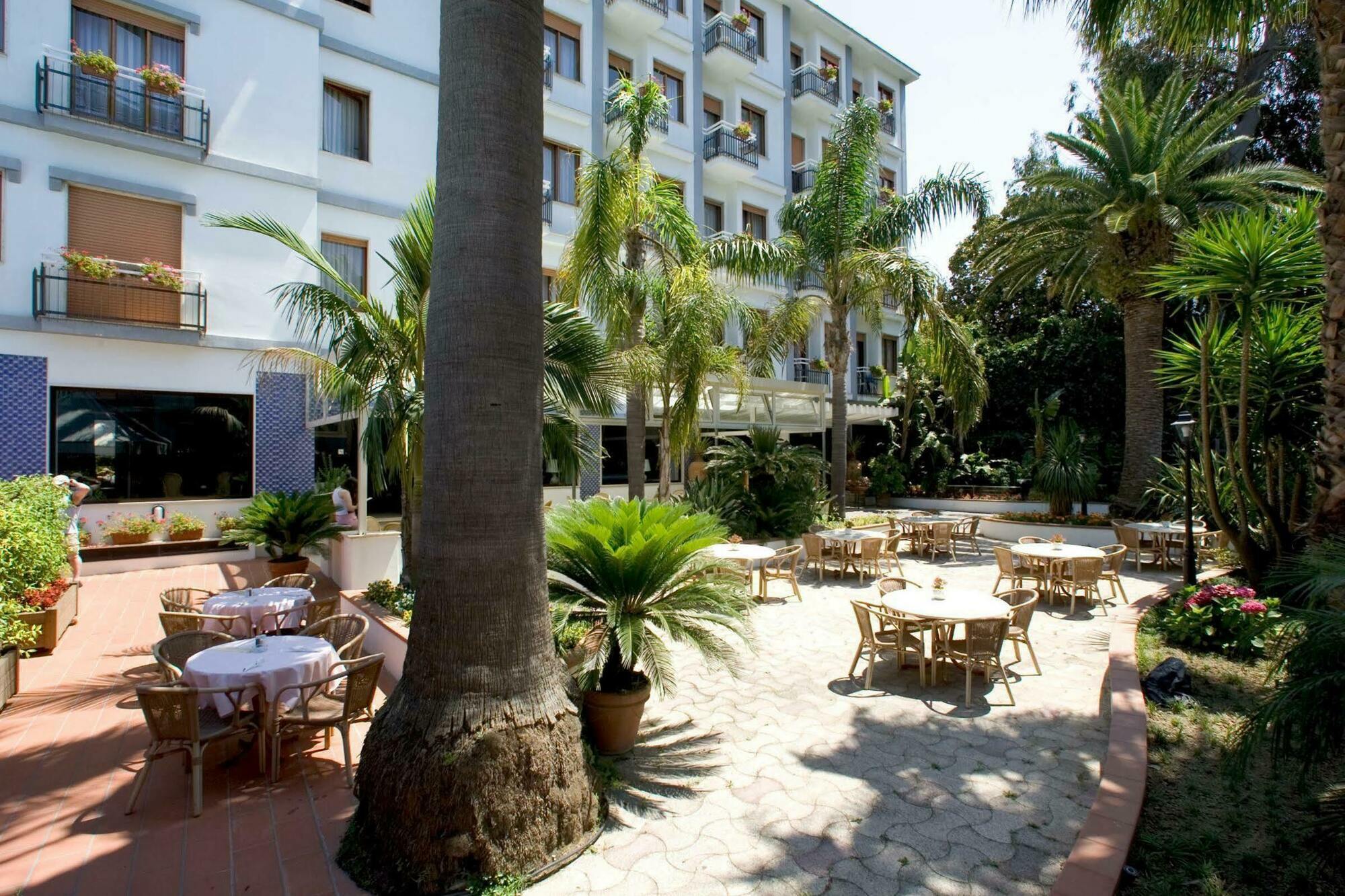 Hotel Caravel Sant'Agnello Bagian luar foto